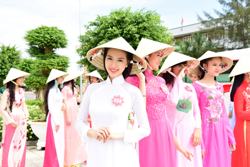 thí sinh Hoa hậu phía Nam duyên dáng trong tà áo dài 1415156212-5