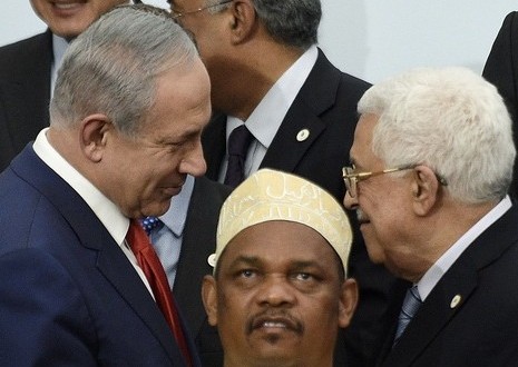 بالصور: نتنياهو يصافح عباس للمرة الأولى منذ 2010 في باريس 22_103208