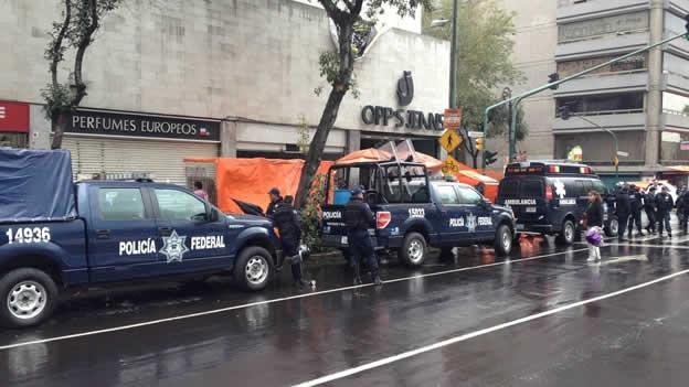 POLICIA - Galeria  Policia Federal  - Página 2 Patrullas-ambulancias-cnte-zcalo-ok