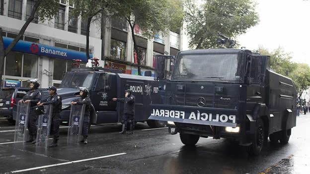 POLICIA - Galeria  Policia Federal  - Página 2 Tanquetas-polica-federal