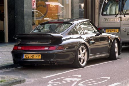 [Blabla] Les belles bagnoles que vous avez crois - Page 17 Porsche_993-turbo-s_02