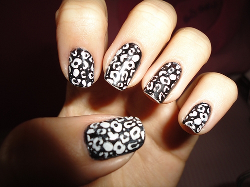   مناكير روووعه اظافر اروع Animal_print_manicure