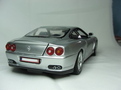 550 Maranello  1/18 Photo_480286_11234746_2014041321173352