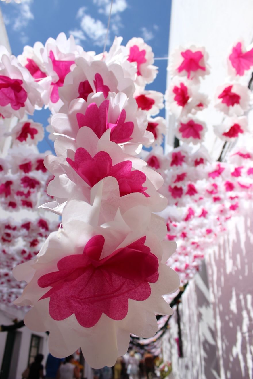 1000s Of Handmade Paper Flowers Cover The Streets Of Alentejo, Portugal IMG_8347__880