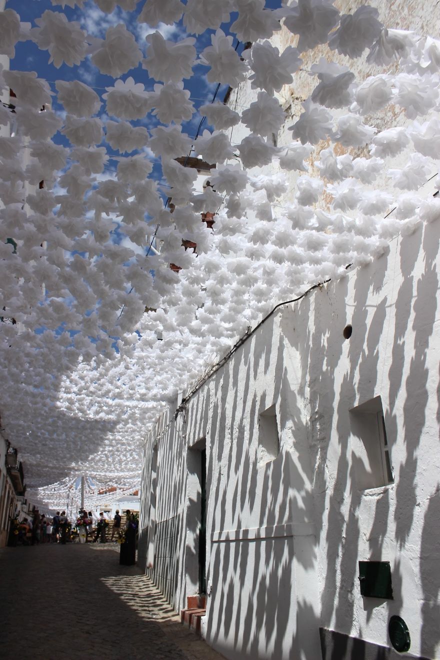 1000s Of Handmade Paper Flowers Cover The Streets Of Alentejo, Portugal IMG_8432__880