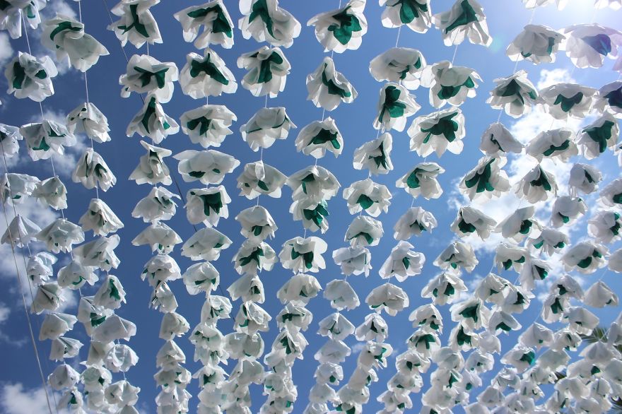 1000s Of Handmade Paper Flowers Cover The Streets Of Alentejo, Portugal IMG_8569__880