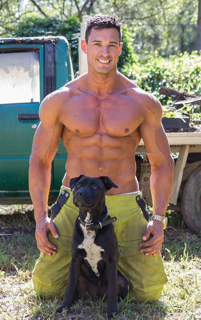 Feliz cumpleaños,   Maru_1348 !!! Hot-firefighters-with-puppies-calendar-charity-australia-1