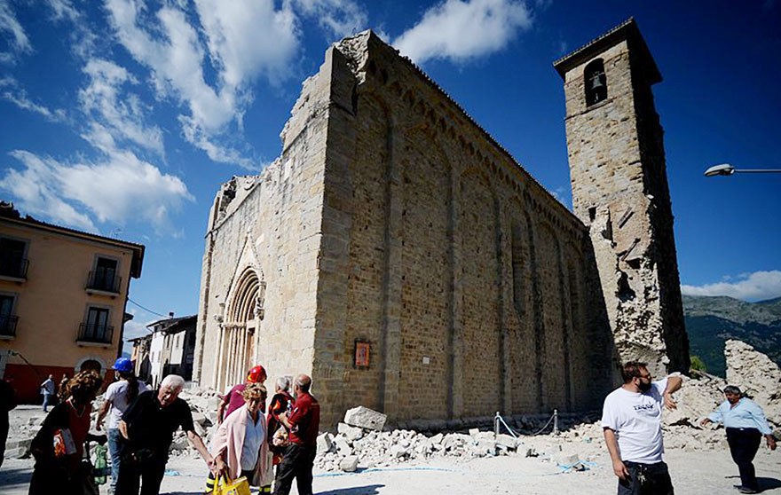 Italie, tremblement de terre de 6,2 Italy-earthquake-before-after-12-1