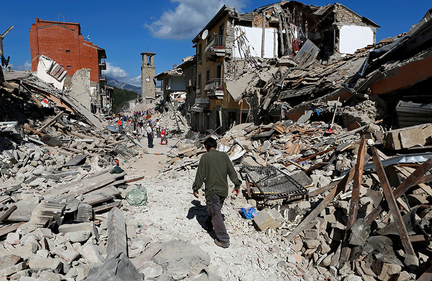 Italie, tremblement de terre de 6,2 Italy-earthquake-before-after-12
