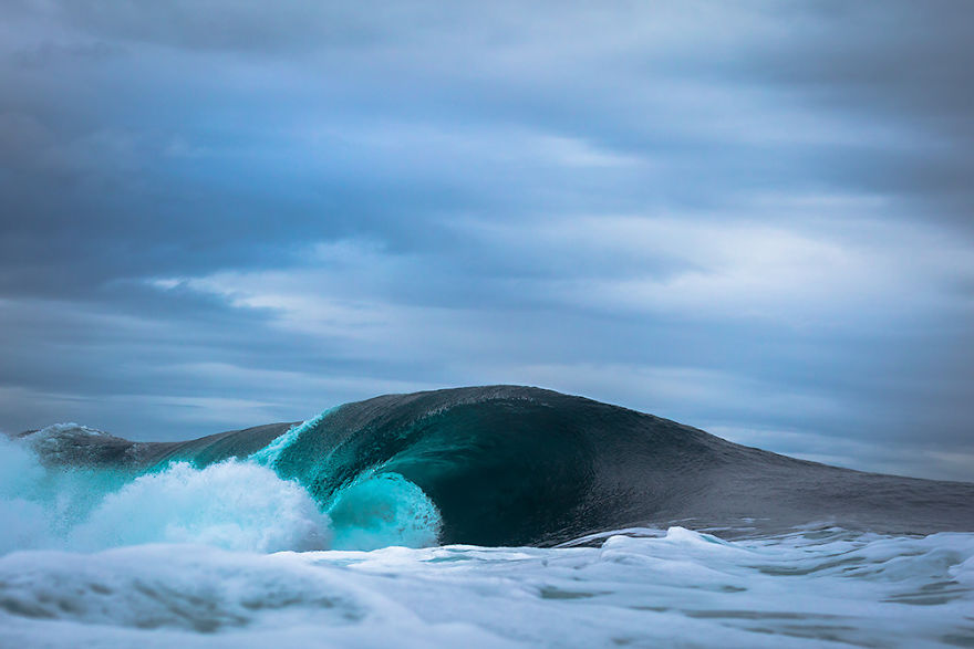 Ce photographe a passé 6 ans de sa vie à photographier le fracas des vagues sous tous les angles ! Par Corentin Vilsalmon                                  I-capture-the-ocean-and-its-many-moods-57cd2771b4967-png__880