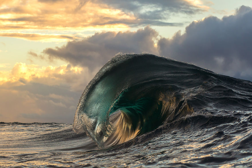 Ce photographe a passé 6 ans de sa vie à photographier le fracas des vagues sous tous les angles ! Par Corentin Vilsalmon                                  I-capture-the-ocean-and-its-many-moods-57cd2783d3f46-png__880