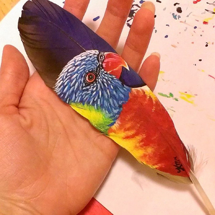 Nghệ thuật trên cả tuyệt vời! I-make-realistic-paintings-on-delicate-feathers-5809b78d07e7a__700