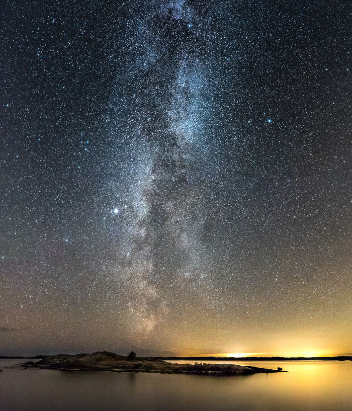 Depuis plus de deux ans, ce photographe immortalise la beauté du ciel étoilé finlandais ! Par Corentin Blue-night-I-spent-two-years-photographing-the-night-sky-in-Finland-584fae01a0f46__700