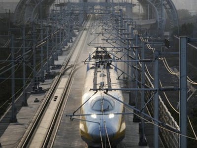 اثنا عشر شيئا تراه يوميا ولا يستطيع العمل بدون لينكس  Japanese-high-speed-rail