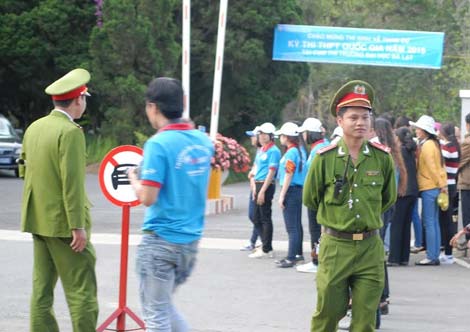 Hàng trăm chiến sĩ Công an sát cánh cùng thí sinh Chiensy2.7.15-5