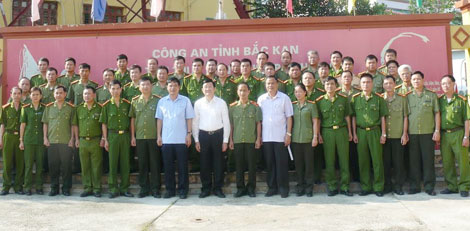 Chủ tịch nước Trương Tấn Sang thăm và làm việc tại Công an tỉnh Bắc Kạn 6-sang8.7.15-04