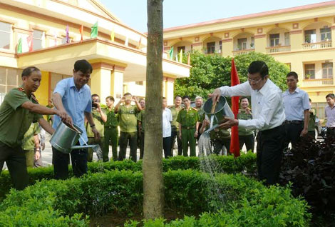 Chủ tịch nước Trương Tấn Sang thăm và làm việc tại Công an tỉnh Bắc Kạn 6-sang8.7.15-05