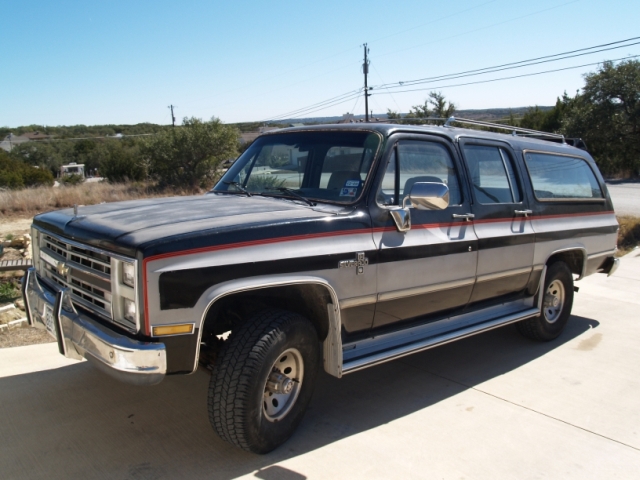 Ahoy ! 1985-chevrolet-suburban-pic-56412