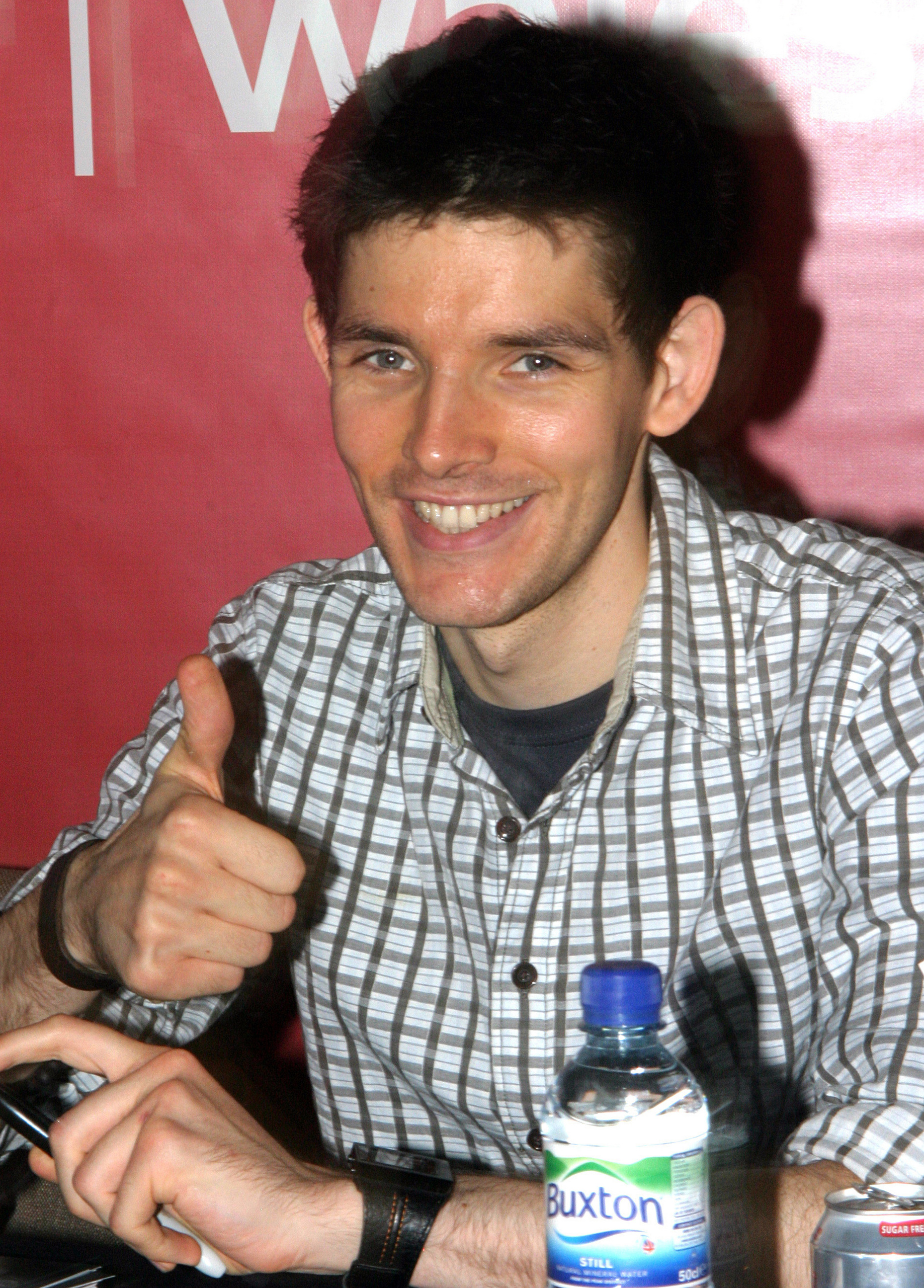 Asile des trop folles fans de CSI ... - Page 21 Colin-morgan-700323l