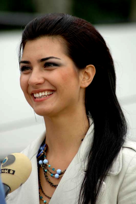 Tuba Büyüküstün - Pagina 5 Tuba-buyukustun-856179l