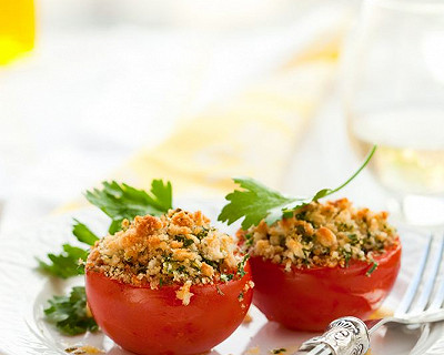 Tomate farcie à la viande hachée, chapelure aux herbes I29686-tomate-farcie-a-la-viande-hachee-chapelure-aux-herbes