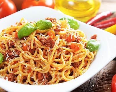 Spaghetti à la bolognaise au parmesan râpé I94261-spaghetti-a-la-bolognaise-au-parmesan-rape