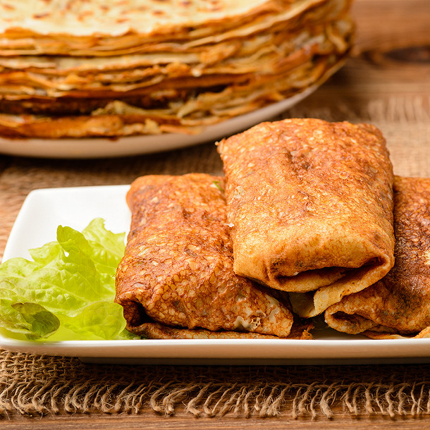 Crêpes fourrées aux poires, pommes, bananes et flambées au rhum I18945-crepes-fourrees-aux-poires-pommes-bananes-et-flambees-au-rhum