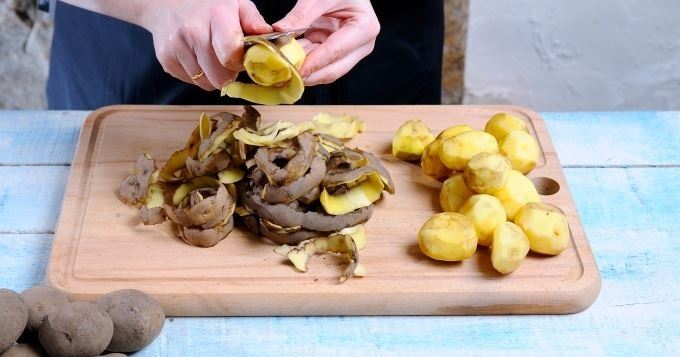 3 recettes pour nettoyer un tapis taché + autres à venir??? I67292-avec-des-epluchures-de-pommes-de-terre