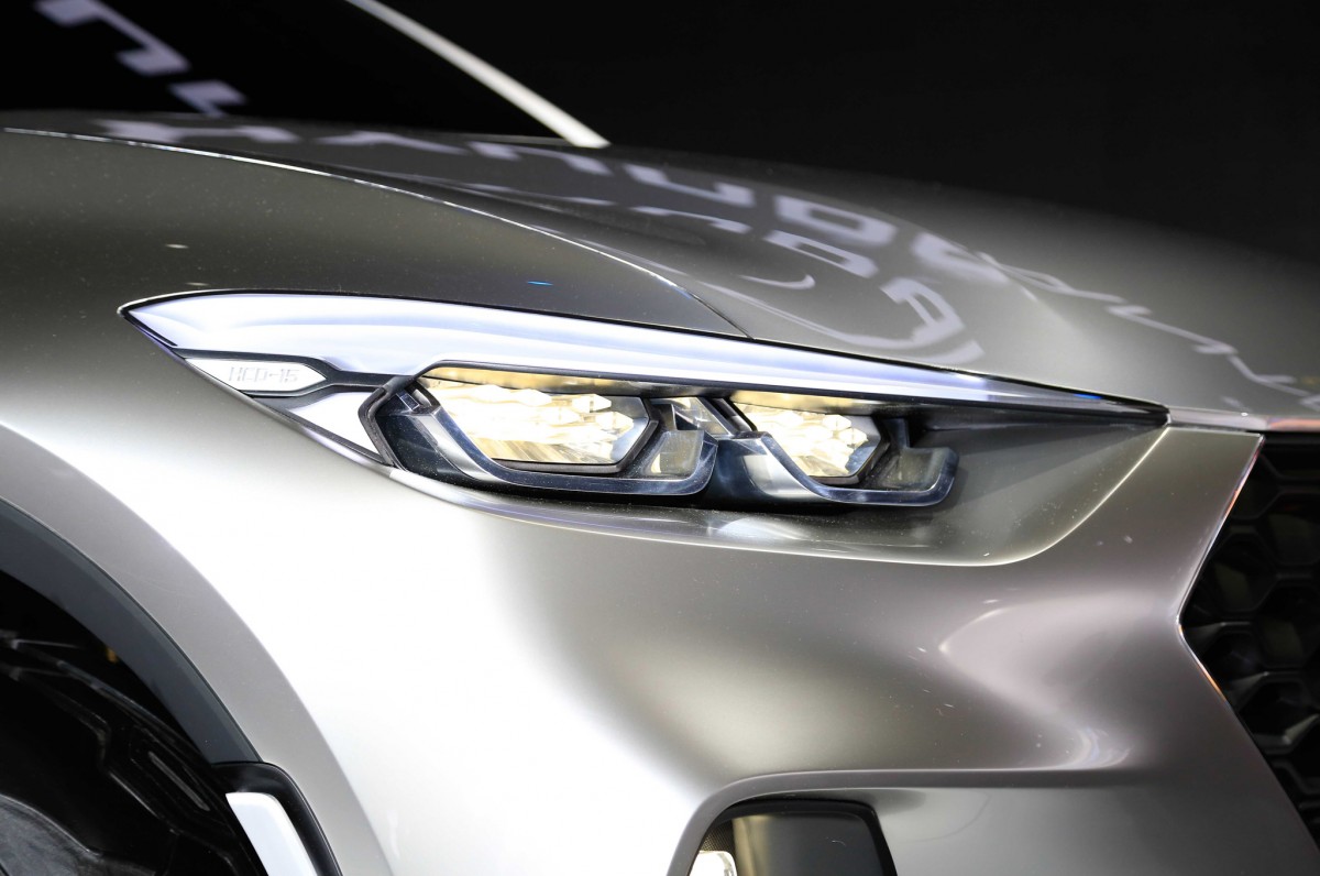 Chợ ôtô: Hyundai Santa Cruz Concept - định hình xu hướng xe bán tải kiểu mới Hyundai-santa-cruz-crossover-truck-concept-headlight-02_2327