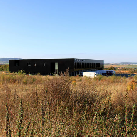 Logistics Centre Partyrent by Jarosch Architektur Dzn_Logistics-Centre-Partyrent-by-Jarosch-Architektur02