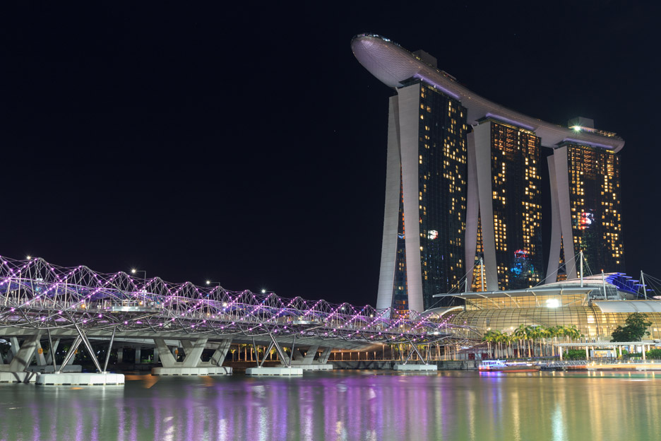 SCULPTURES SUR GLACE  + autres à venir??? Helix-Bridge_Singapore_COX-Group_dezeen_936_0