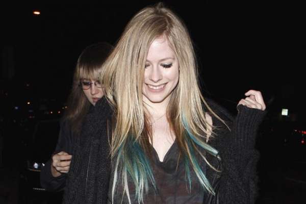 iloveyou ♥ Avril-lavigne-mechas-azules