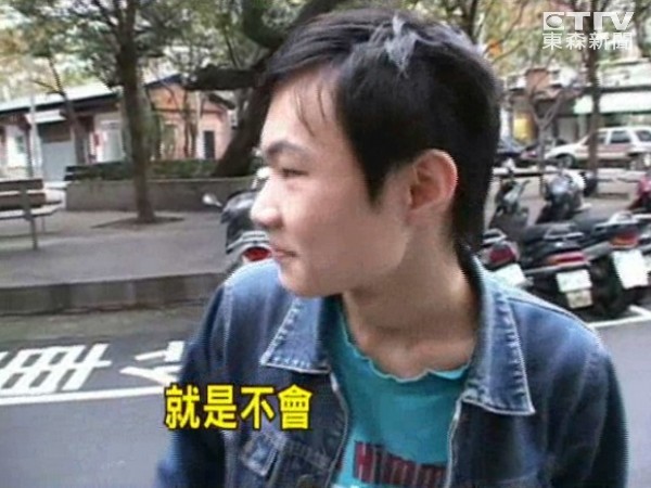 少年毒打懷孕母貓　被逮笑稱「應該會再犯」  原文網址: 少年毒打懷孕母貓　被逮笑稱「應該會再犯」 | D36036