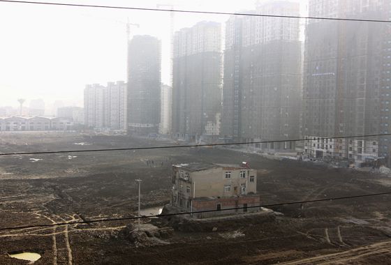 Os “pregos” urbanísticos que resistem ao capitalismo na China 560x380_Xnh13