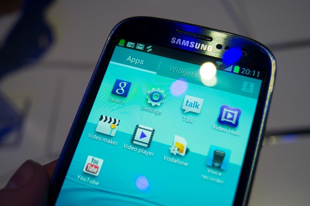 Galaxy S III - Problema Hardware molto pericoloso per il terminale Samsung-Galaxy-S-III-2-14-2-638x425