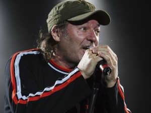 Vasco Rossi: il nuovo album Vivere o Niente Vascorossi-300x225