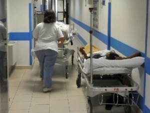 Si amputa il pene e lo getta via Corsia-ospedale-300x225