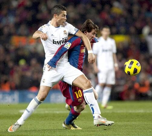 بارصا ولا ريال Cristiano-ronaldo-vs-lionel-messi-episode-2-en-fevrier-2011_63575_12567