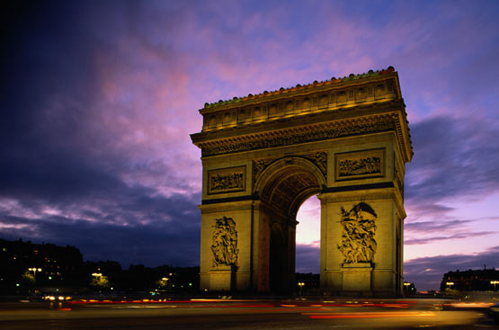 VÒNG QUANH EUROPE Arc-de-Triomphe-in-Paris-France-4320