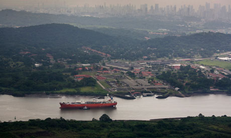 CHINA NOW - Page 3 Cargo-ship-on-panama-cana-005