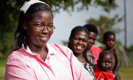 POR LAS MADRES, DE AFRICA... MDG--Katine-midwife--Tiri-006