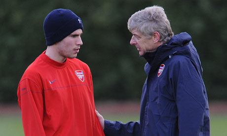 Daily Mirror: "Interi e dëshiron Van Persie" (24.09.2011) Arsene-Wenger-and-Robin-V-001