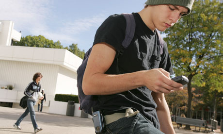 Social networking under fresh attack as tide of cyber-scepticism sweeps US An-American-student-check-007