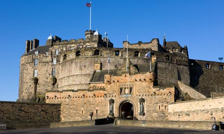 O Ruir do Velho Mundo - Uma Cidade de Sombras The-Edinburgh-Castle--007