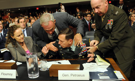 USA: Un colonel reptilien démasqué ! General-David-Petraeus-co-007