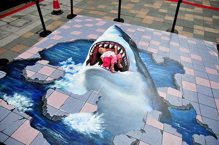 3D street art 17-July-2011-A-child-play-010