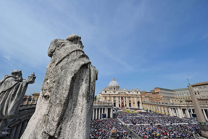 Easter around the world – in pictures Easter-Holy-Mass-at-St-Pe-003