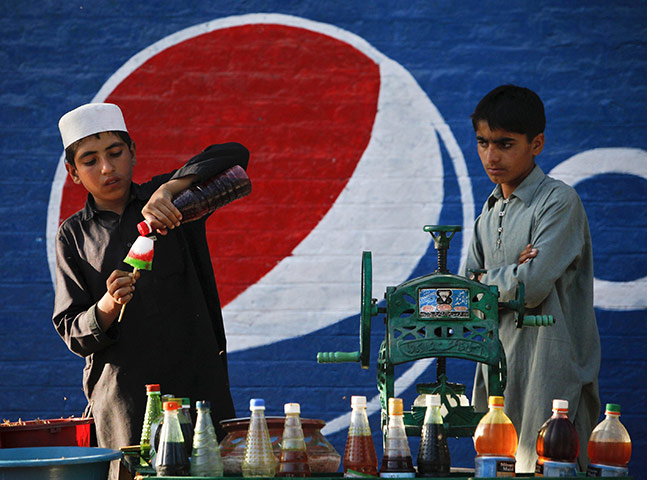 صور من العالم  Abbottabad-Pakistan-A-boy-021