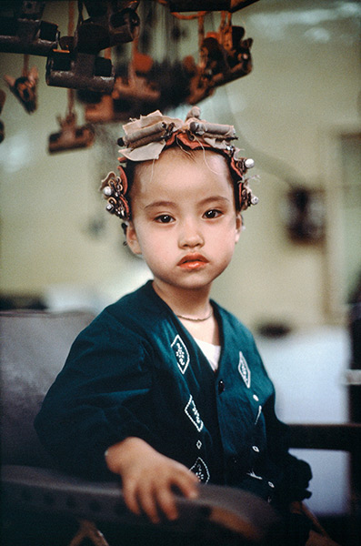 Photographer Eve Arnold RIP 1979-Permanent-wave-China-016
