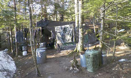 Article : Un homme des bois retrouvé après 27 ans de solitude The-woodland-camp-where-C-010